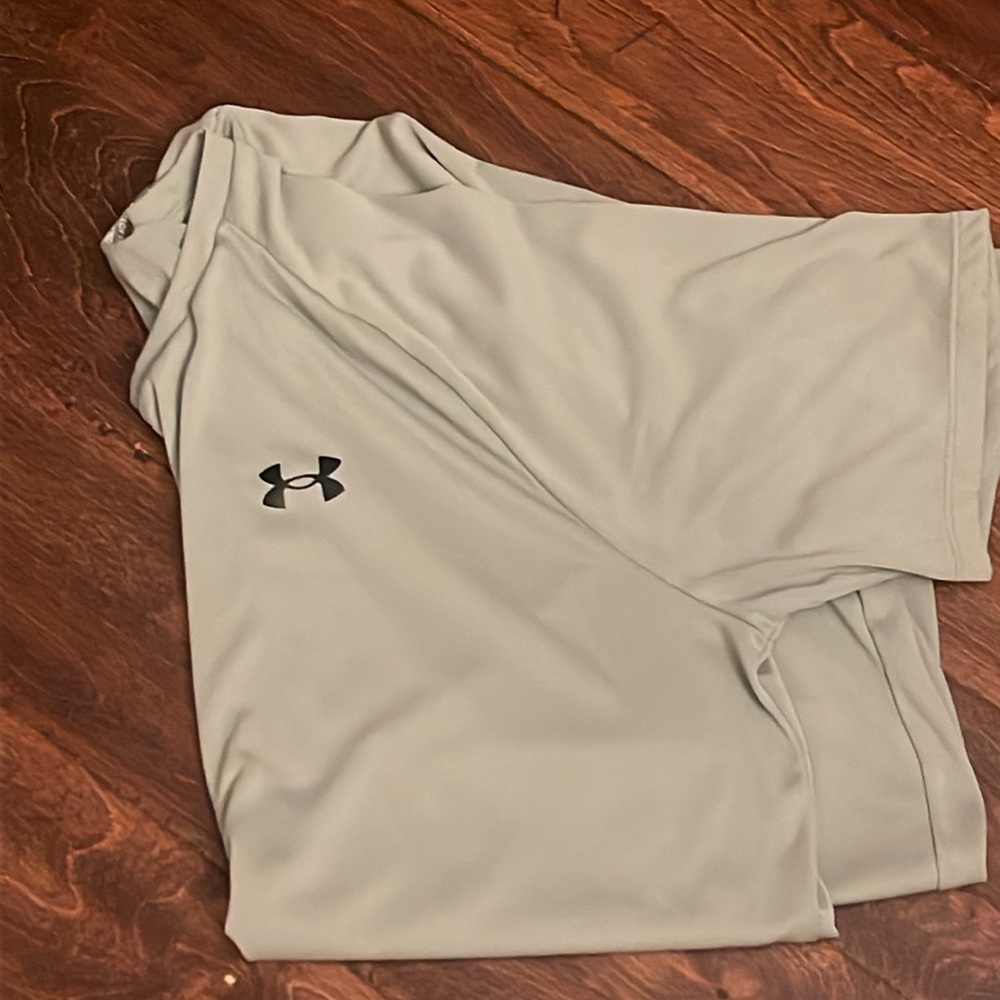 Under Armour gray short sleeve size XL